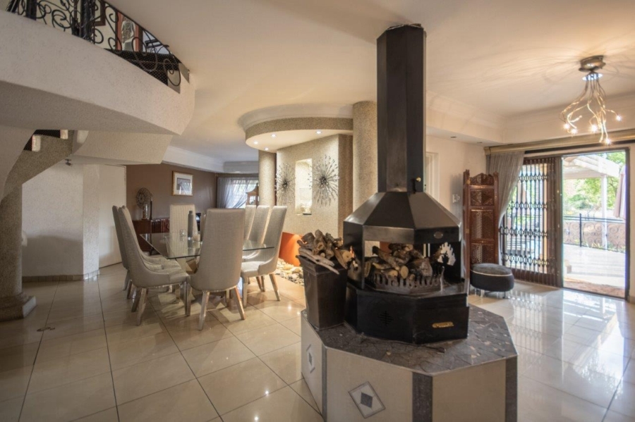 5 Bedroom Property for Sale in Birdwood Estate North West